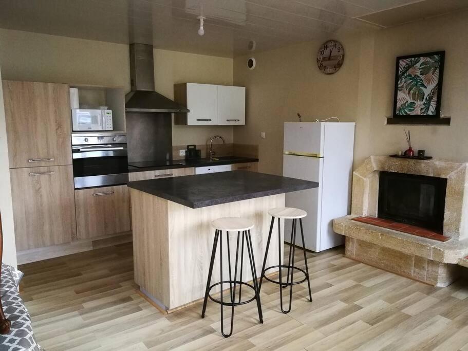 Maison Les Vieilles Cours Blosville Eksteriør billede